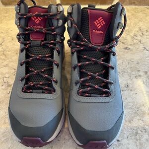 🌸 Columbia Women’s Trail Shoes - Purple and Gray 🌸